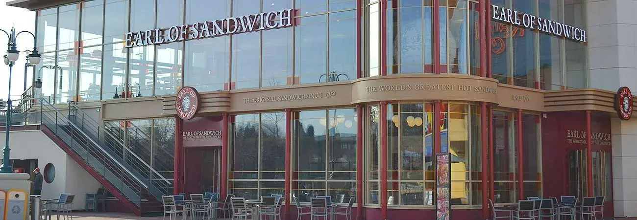 Sándwiches calientes en Earl of Sandwich Disney Village.