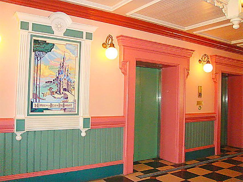 Ascensores privados de acceso al Castle Club en el Disneyland Hotel