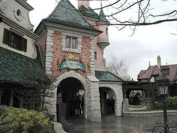 Auberge de Cendrillon - Fachada del palacio medieval