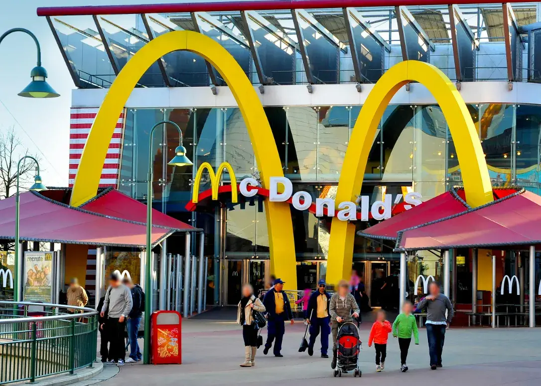 Desayuno económico en McDonalds Disney Village.