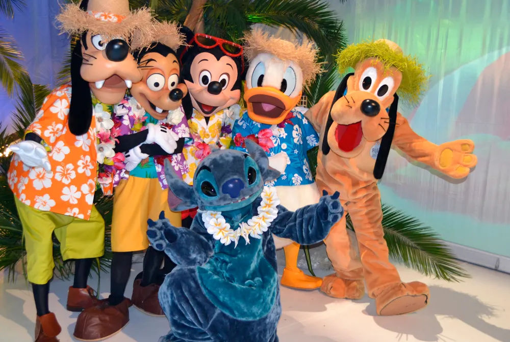 Encuentro con personajes clásicos de Disney en Disneyland Paris | Goofy, Baloo y más