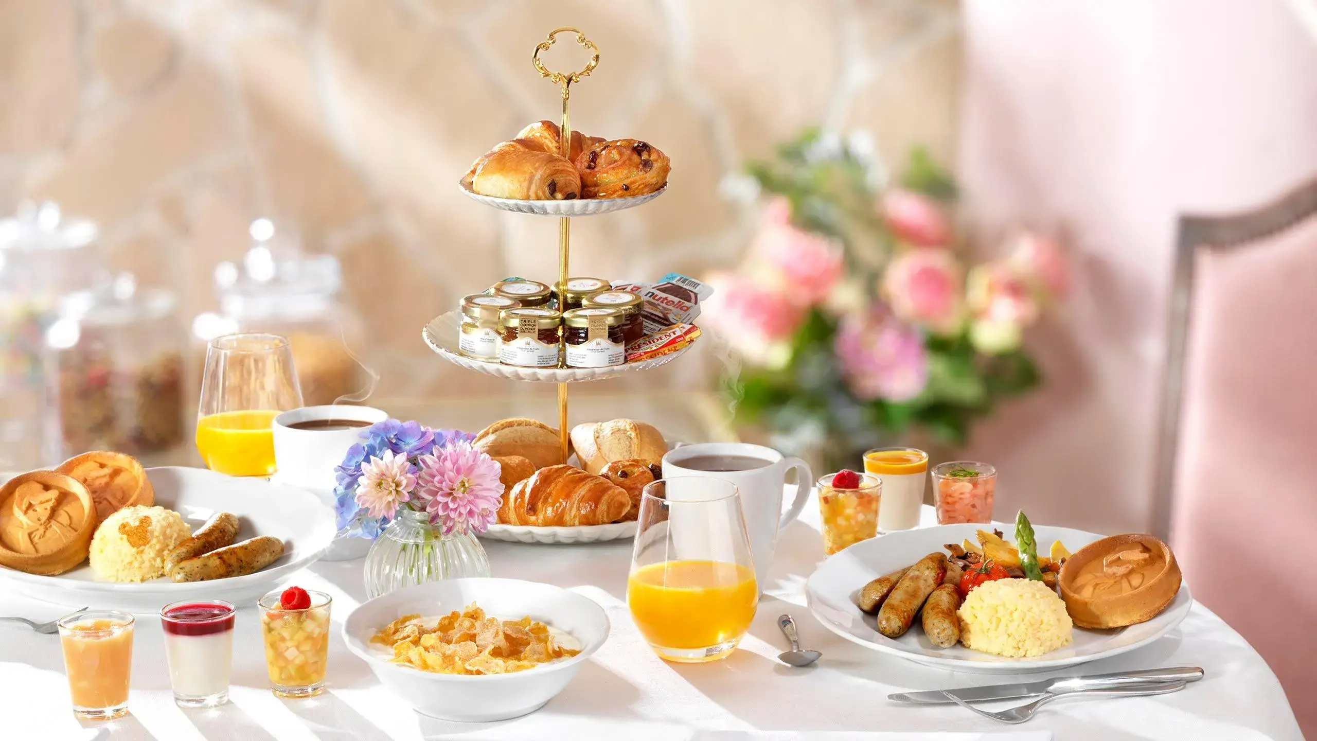 Menú del desayuno real en Auberge de Cendrillon